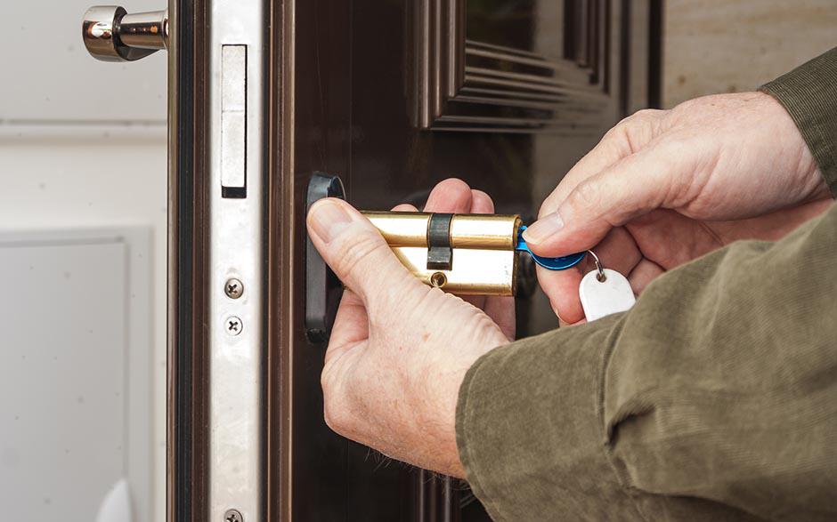 comment ouvrir une porte d'entrée bloquée Bois-le-Roi